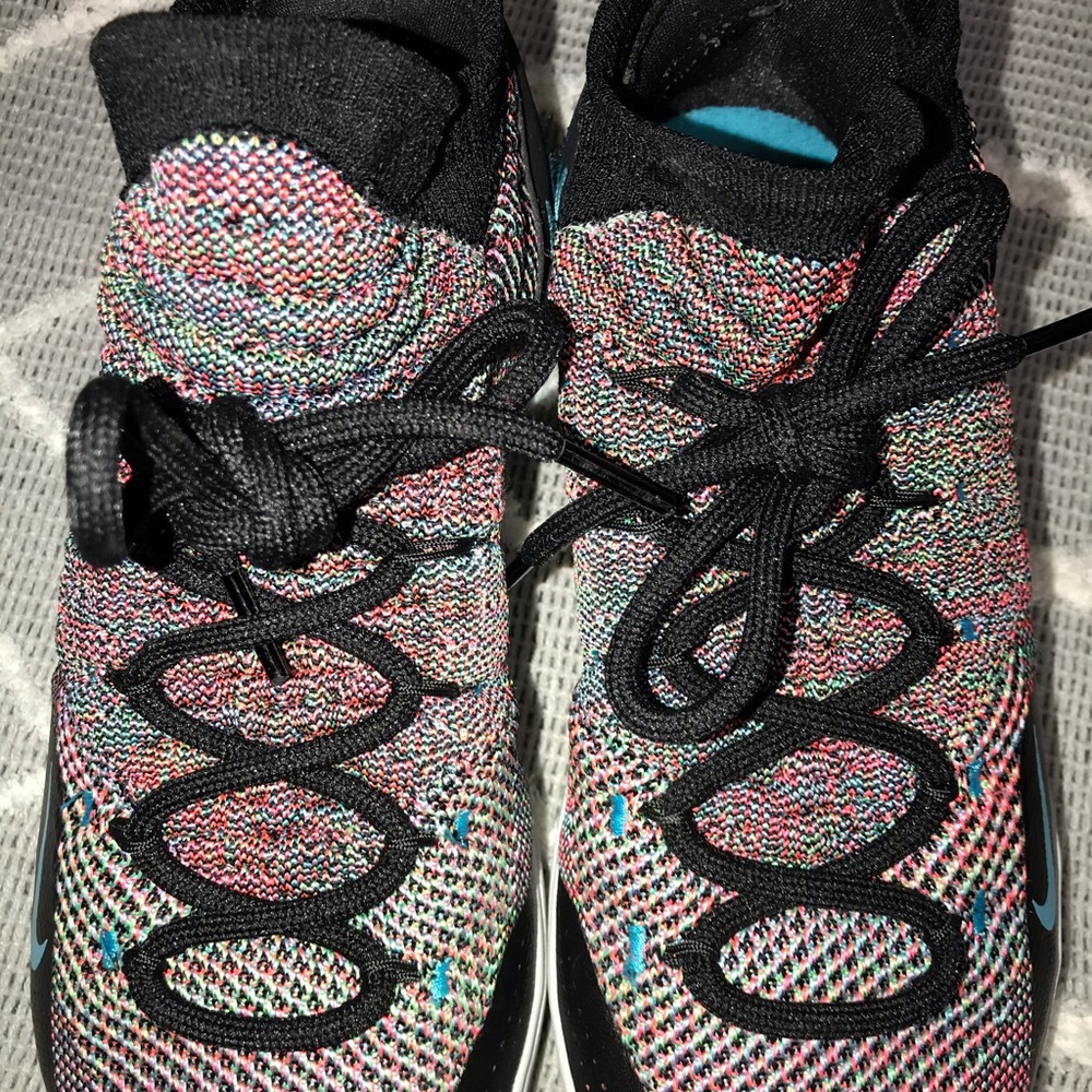 Size 7Y Nike KD Basketball Shoes.